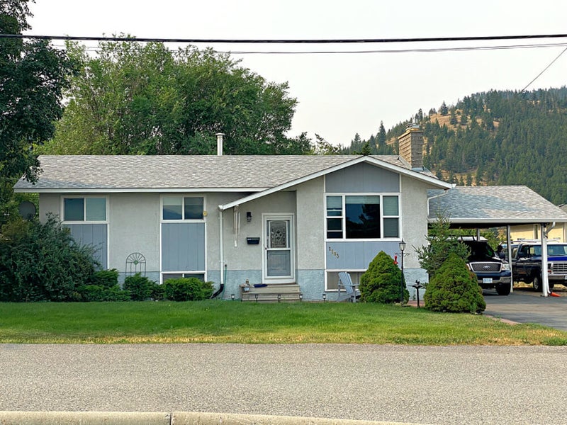 kamloops neighborhood home, single level